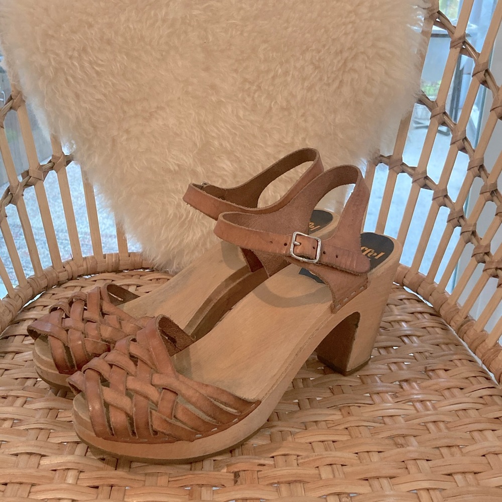 Swedish Hasbeens Sky High Leather Braided Clog in Tan size 41.